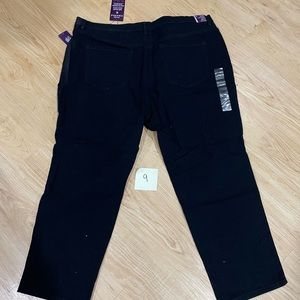 Brand New With Tags:  Gloria Vanderbilt Jeans:  Black  Size 22W short/Petite